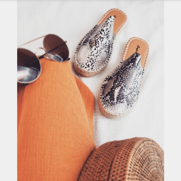 🚨END OF SUMMER SALE// snake print Espadrille - Picture 3 of 6